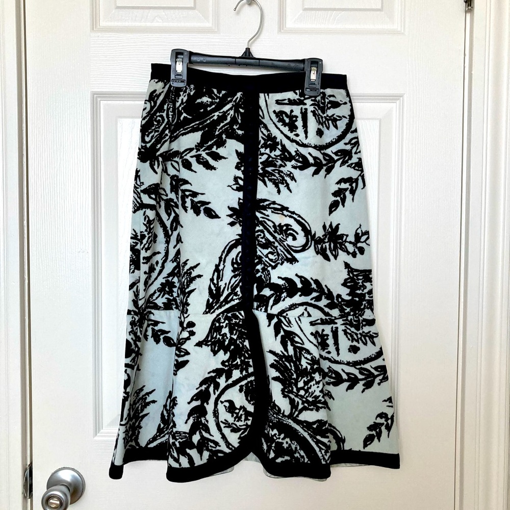 Black and white velvet skirt